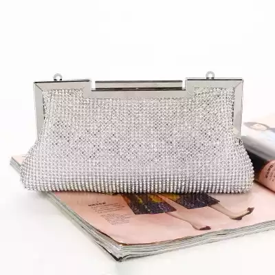 تعرف على عروض سارة مارت على الحقائب النسائية لأخر الاطلالات